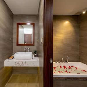 Deluxe Double Room Bath