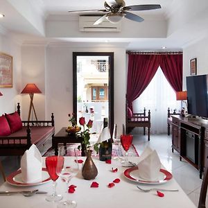 Colonial One-Bedroom Suite Access To Netflix