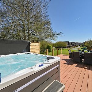 Puffin Hot Tub Lodge, 4 Bedrooms Resort, Pool,Gym,Bar