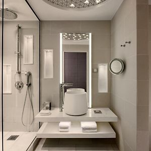 Presidential King Suite M Club Lounge Access