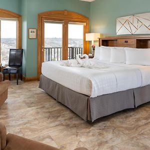 Deluxe Suite Spa Bath
