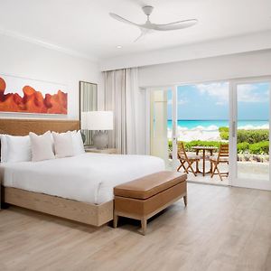 Deluxe Oceanfront Studio