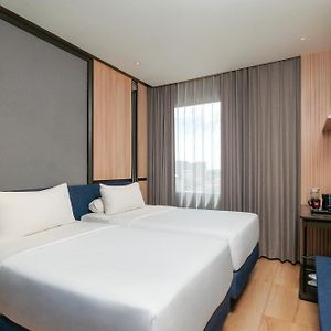 Classic Twin Room City Side