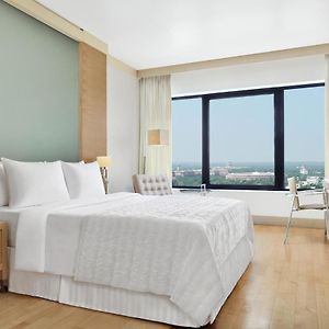 Club Room Club level Guest room 1 Queen City view 2 way Airport Transfer Access to club lounge including Hi-Tea from 3-5 pm Happy Hours from 6-8 pm
