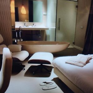 Deluxe Double Room Bath