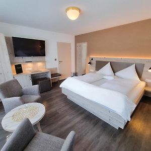 Zimmer mit Kingsize-Bett