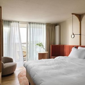 Zimmer mit Kingsize-Bett