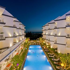 King Room Pool View