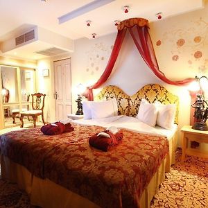 Deluxe Zimmer mit Kingsize-Bett