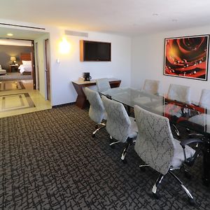 One-Bedroom King Suite