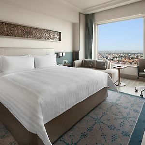 Horizon Deluxe King Room