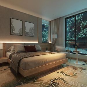 Queen Room Garden View