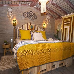 Tiki Lounge Garden Chalet Private Hot Tub