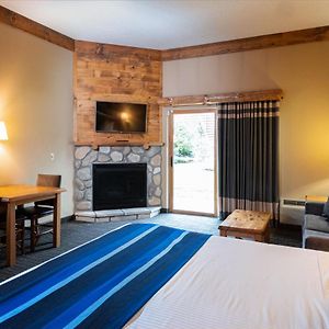 King Cabin Suite