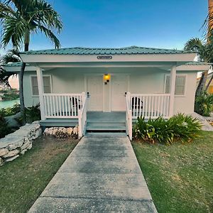 Waterview Suite – 2 Queens