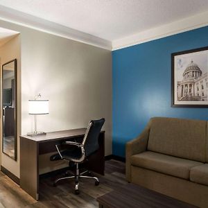 One-Bedroom Suite Two Double Beds Non-Smoking