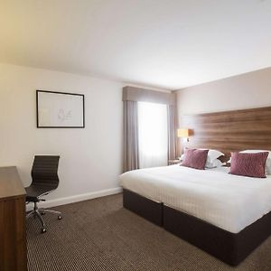 Zimmer mit Kingsize-Bett