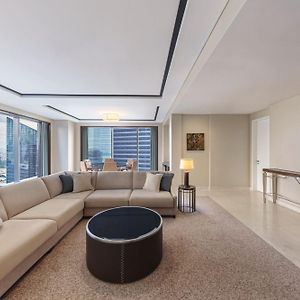 Harbourview Large Bedroom Suite King Bed Club Lounge Access