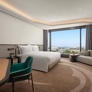 Deluxe Room King-Size