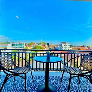 Deluxe Double Room Balcony Pick Up at Bus station