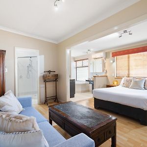 Large Queen Villa Spa Room