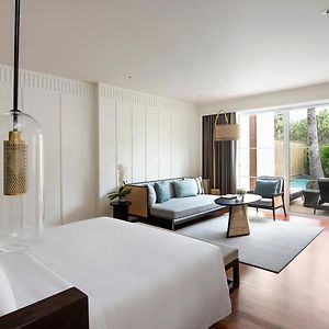 Pool King Suite