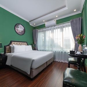 Deluxe Queen Suite