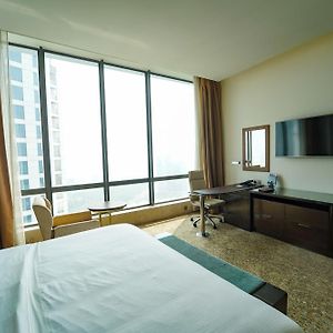 Deluxe Twin Room Bathtub