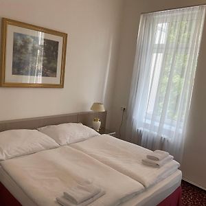 Standard Zimmer mit Kingsize-Bett