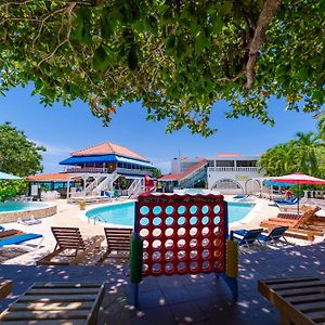 Junior Suite Garden or Pool View Nanny Service