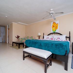 One-Bedroom Suite Garden or Pool View Nanny Service