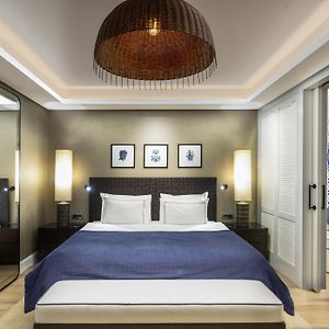 Superior Pool Side Room