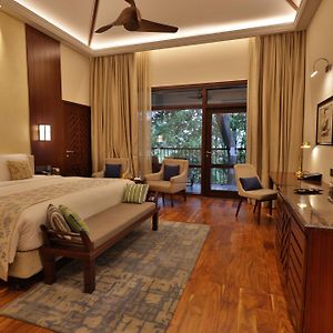 Grand Luxury Cottage Lake View Balcony Twin Bed