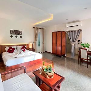 Honeymoon Suite