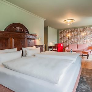 Junior Suite Land Side
