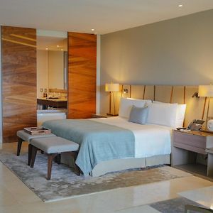 Ambassador King Suite