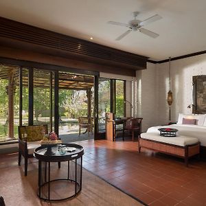 Club One-Bedroom King Suite
