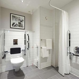 Deluxe Queen Room Mobility Accessible