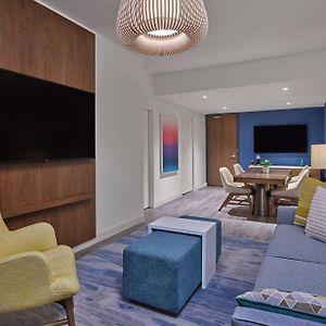 Signature King Suite Mobility or hearing accessible