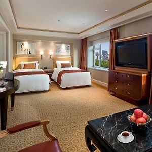 Diplomat Deluxe Twin Room