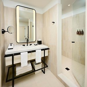 King Studio Suite