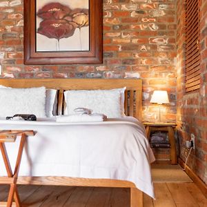 Deluxe Queen Suite