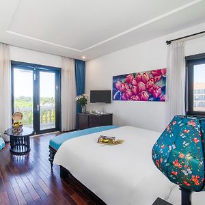 King Room Pool View River View Balcony Bathtub