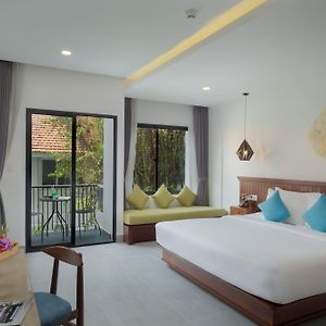 Premier Deluxe King Room