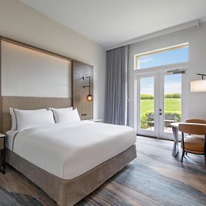 Guest room 1 King Hearing Accessible