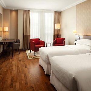 Deluxe Larger Guest room 2 Twin or Single Beds