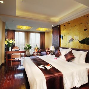 Luxury Queen Suite