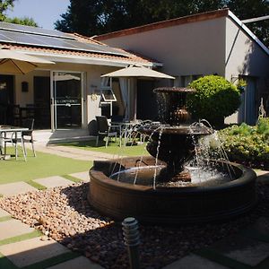 Oaklands Inn And Conference Centre