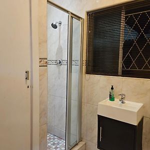 Deluxe Double Room Shower
