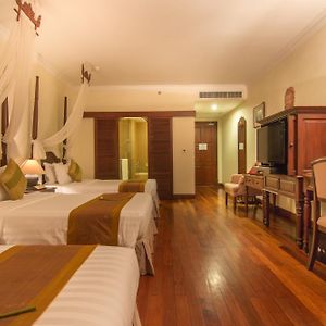 Deluxe Triple Room Balcony